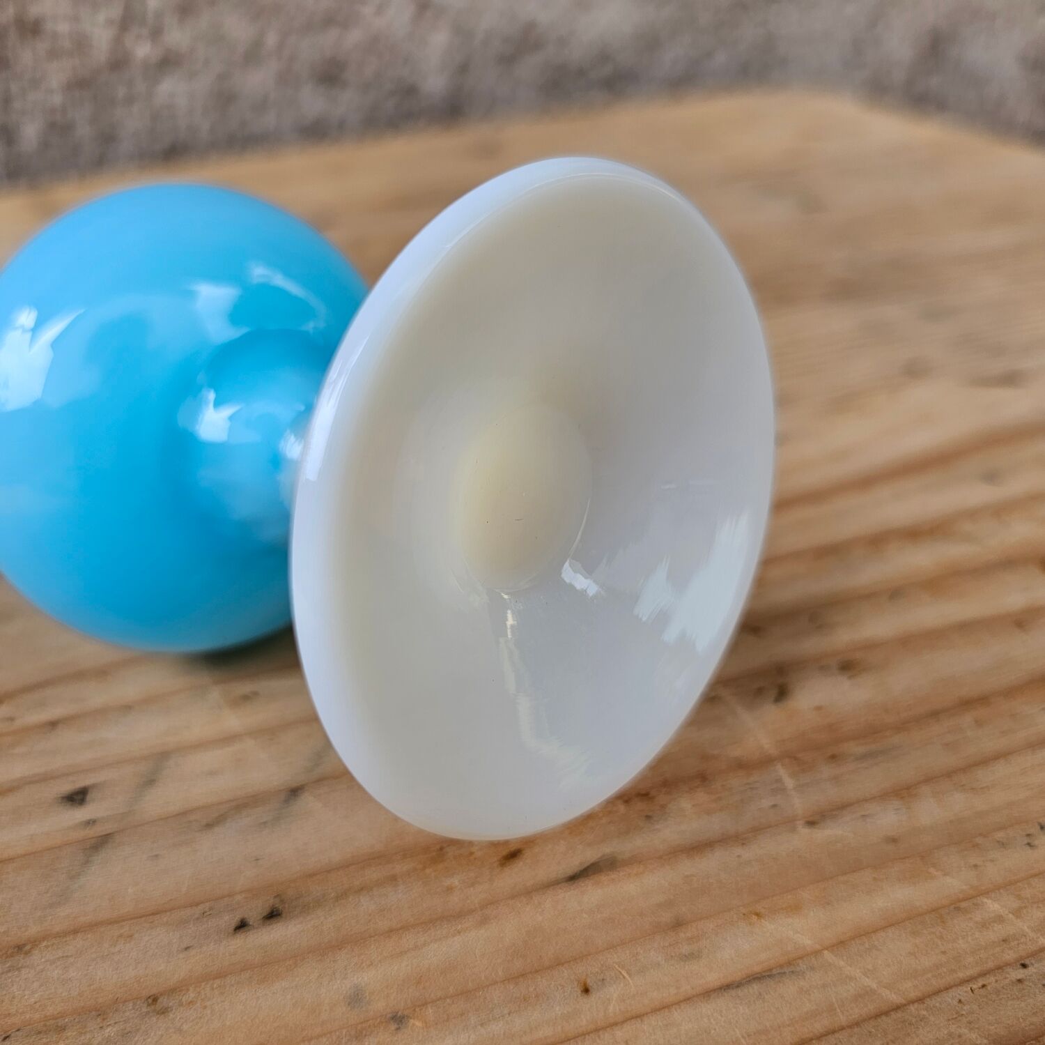 Soliflore in blue and white opaline