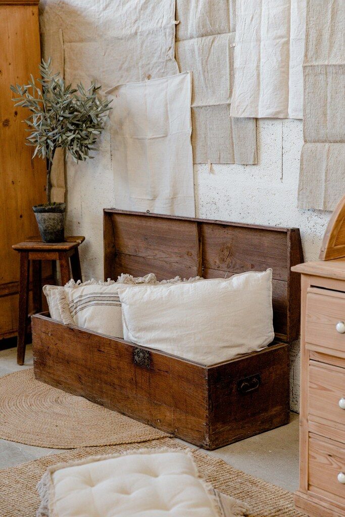 Trunk, dark wood trunk