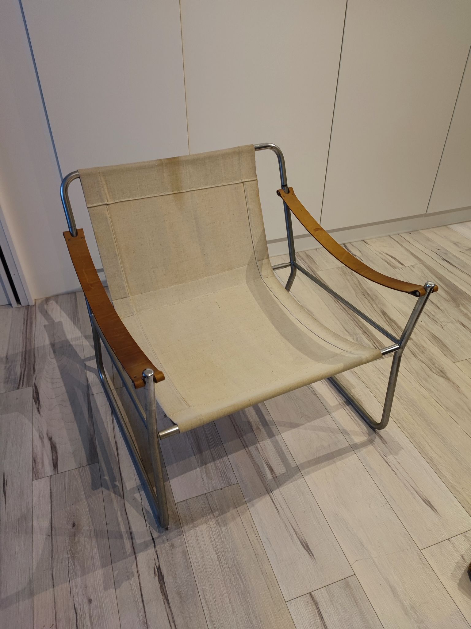 Scandinavian living room armchair in tubular chrome and leather