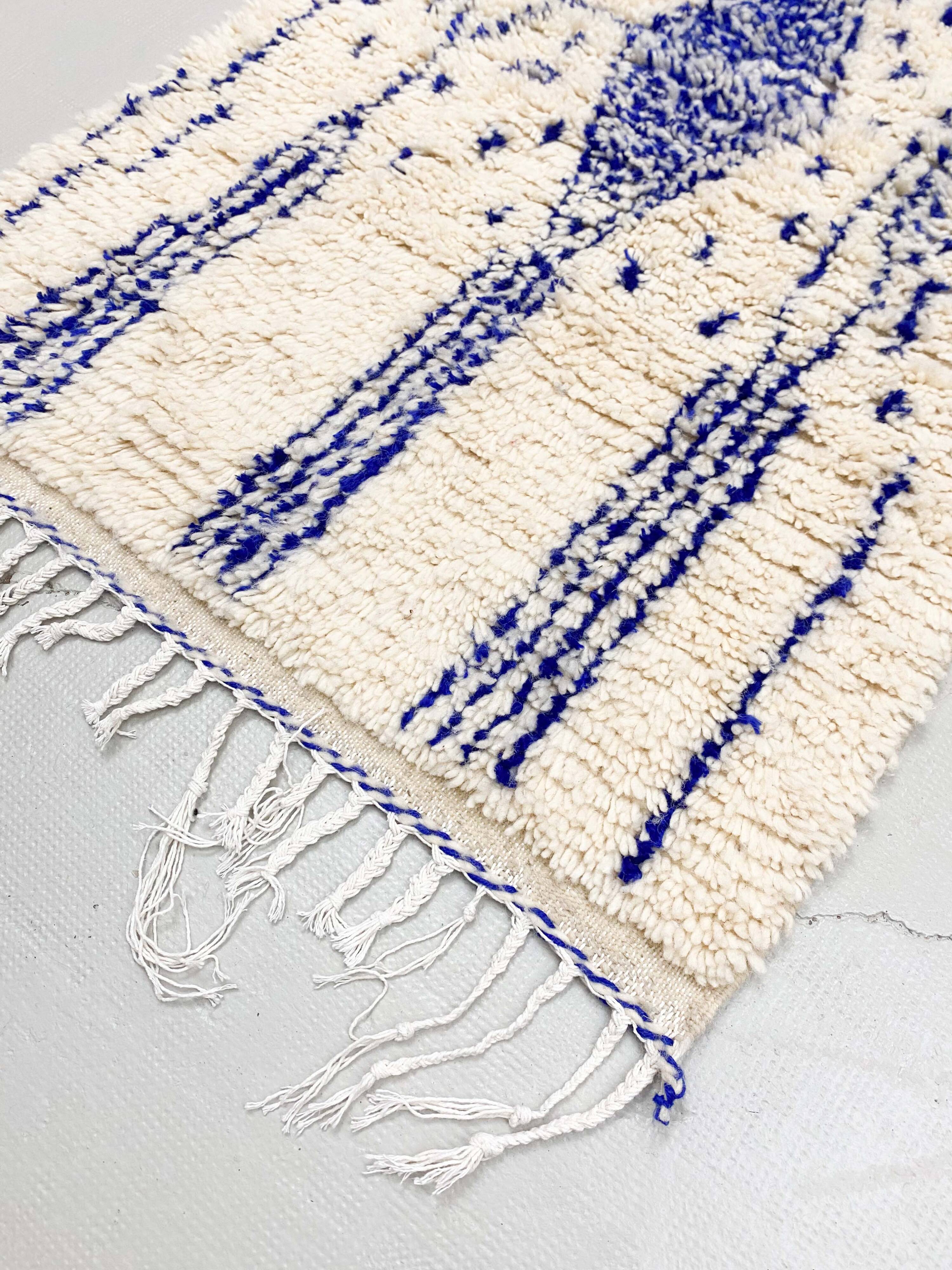 Azilal Moroccan Berber rug with majorelle blue patterns 1.40x0.92m