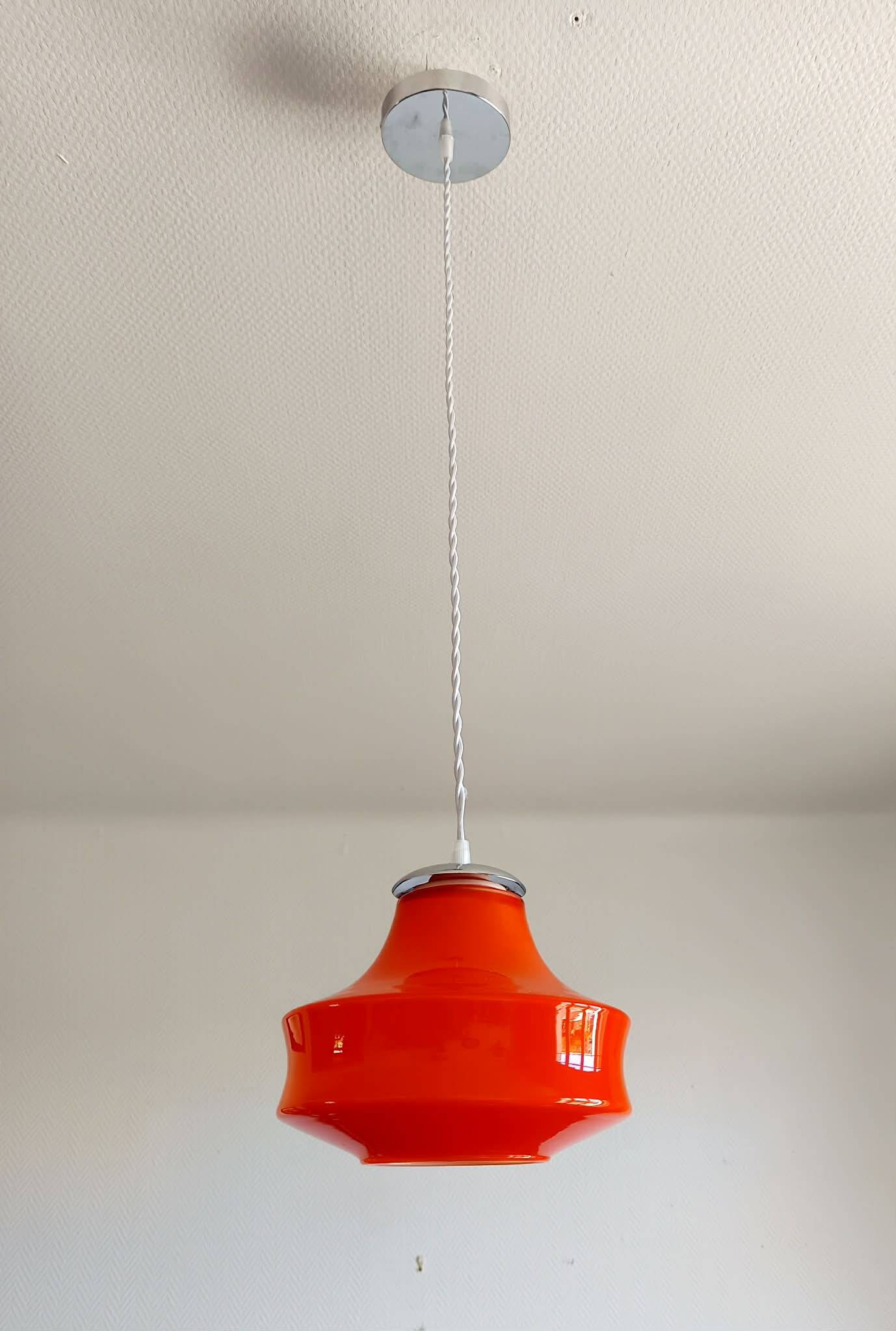 Suspension UFO space age orange 1970