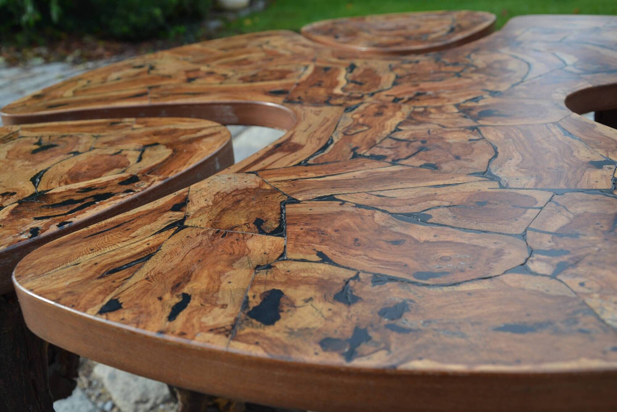 Modular coffee table in vine shoot marquetry.