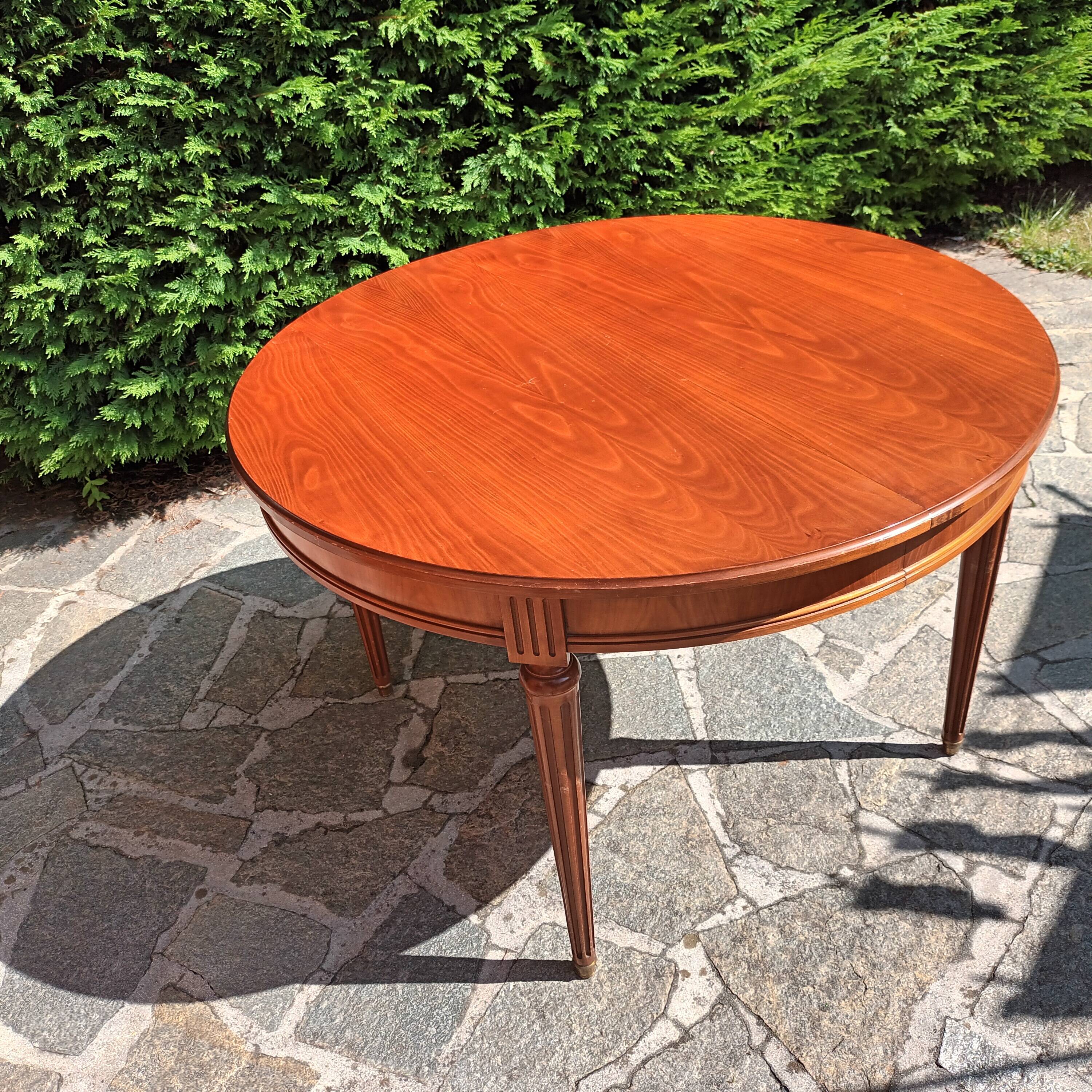 Cherry wood Louis XVI table with 2 extensions.