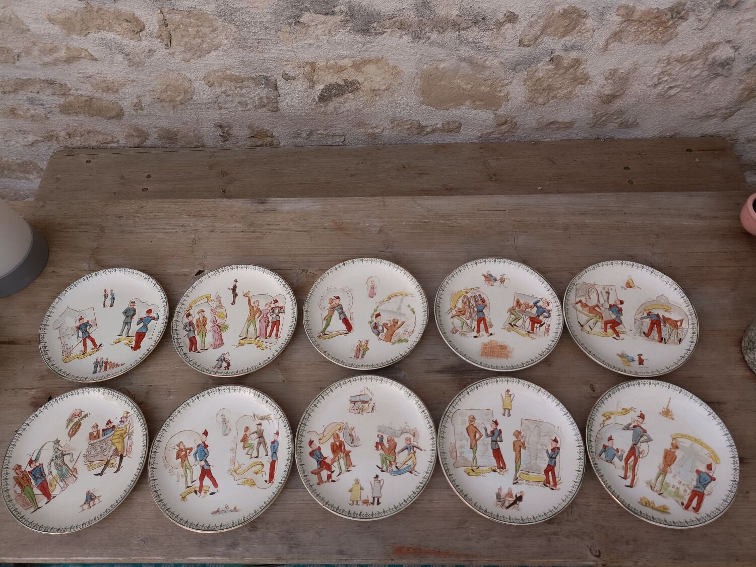 Talking dessert plates, Choisy-le-Roi