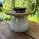 Vintage beurrier à eau en grès du berry