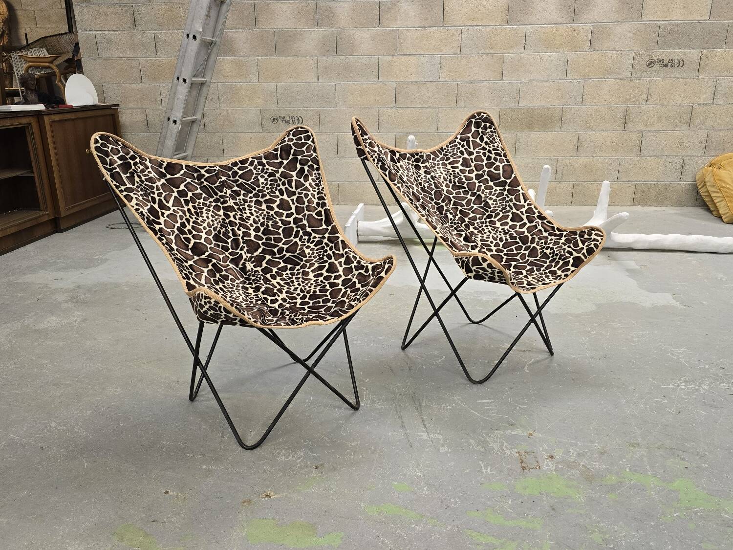 AA butterfly armchairs 1950 Airborne