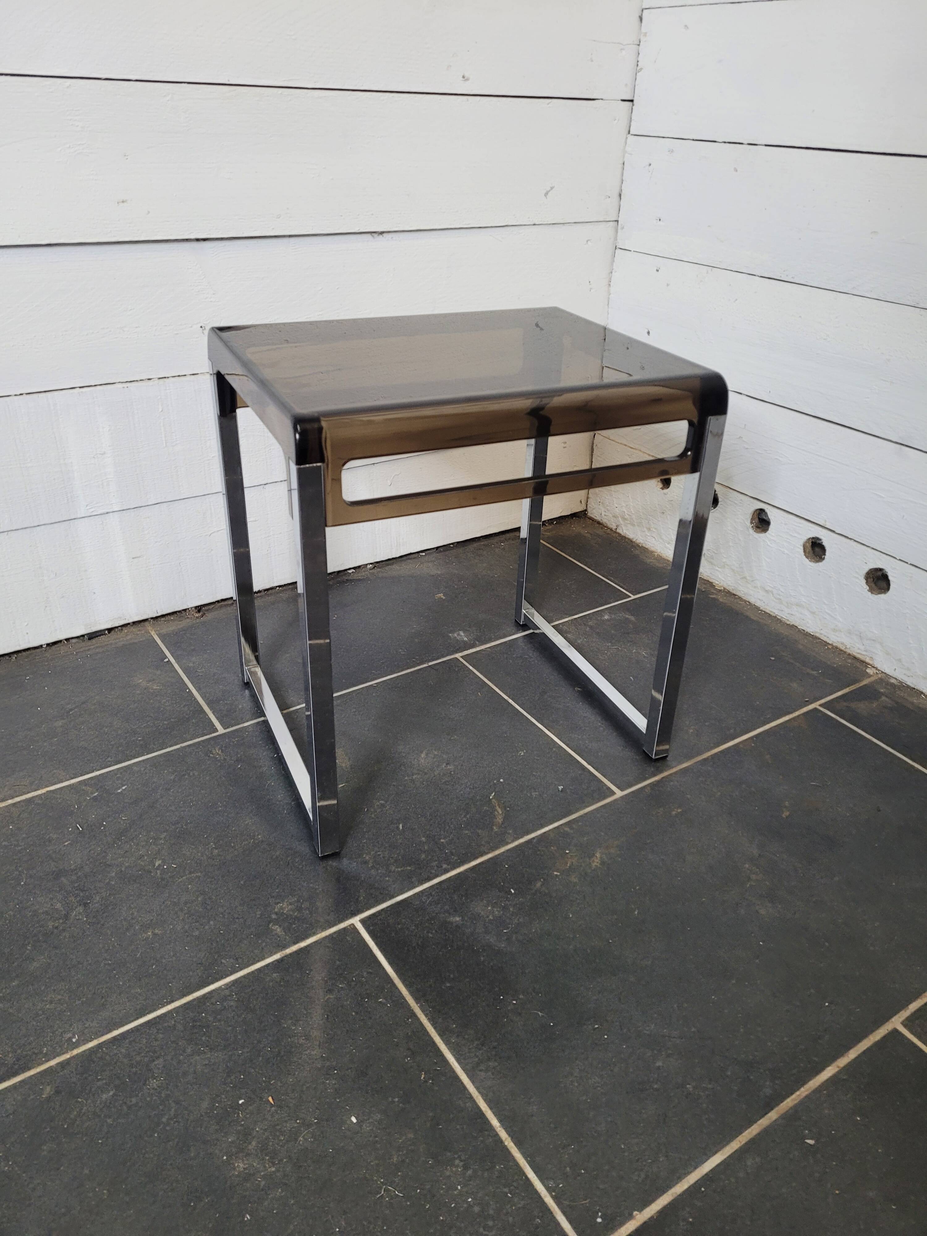 End table with chrome foot and plexiglass top from the 70s