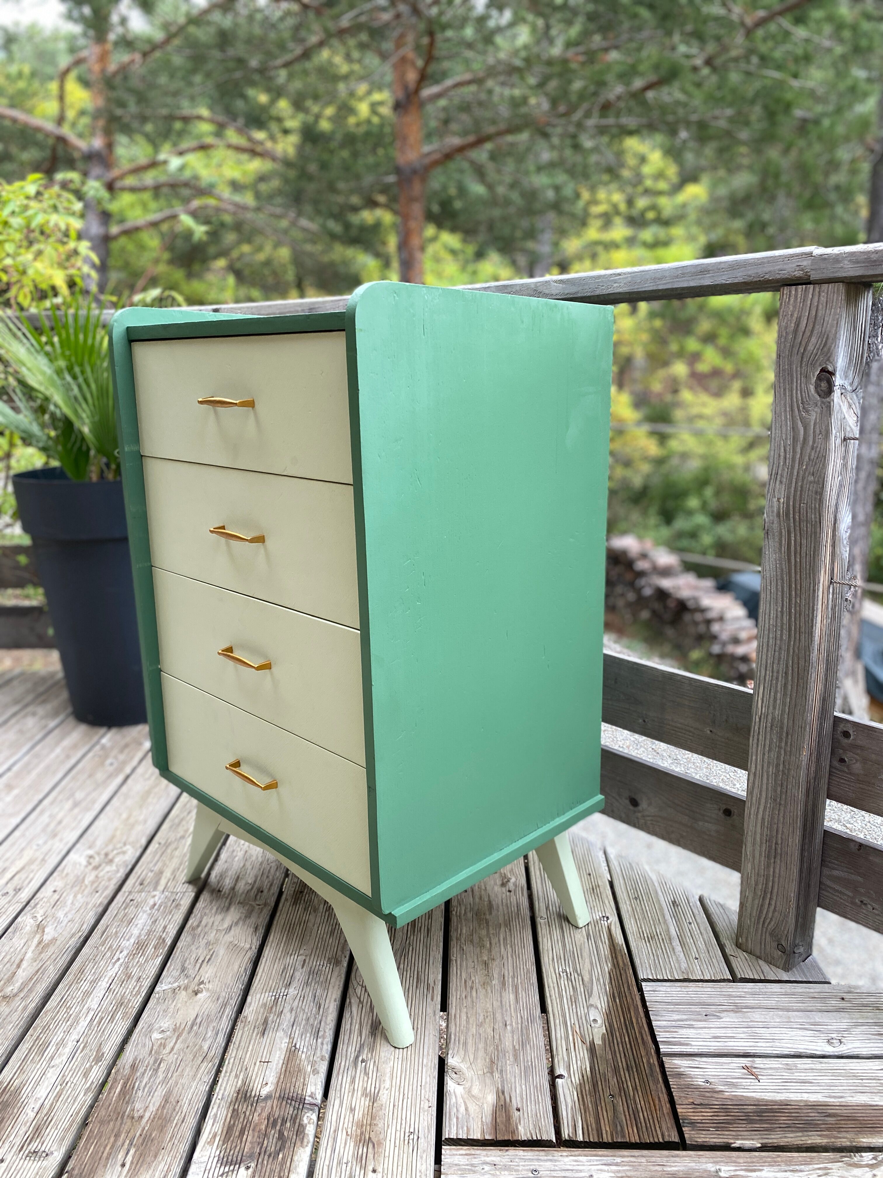 Compass foot chest of drawers