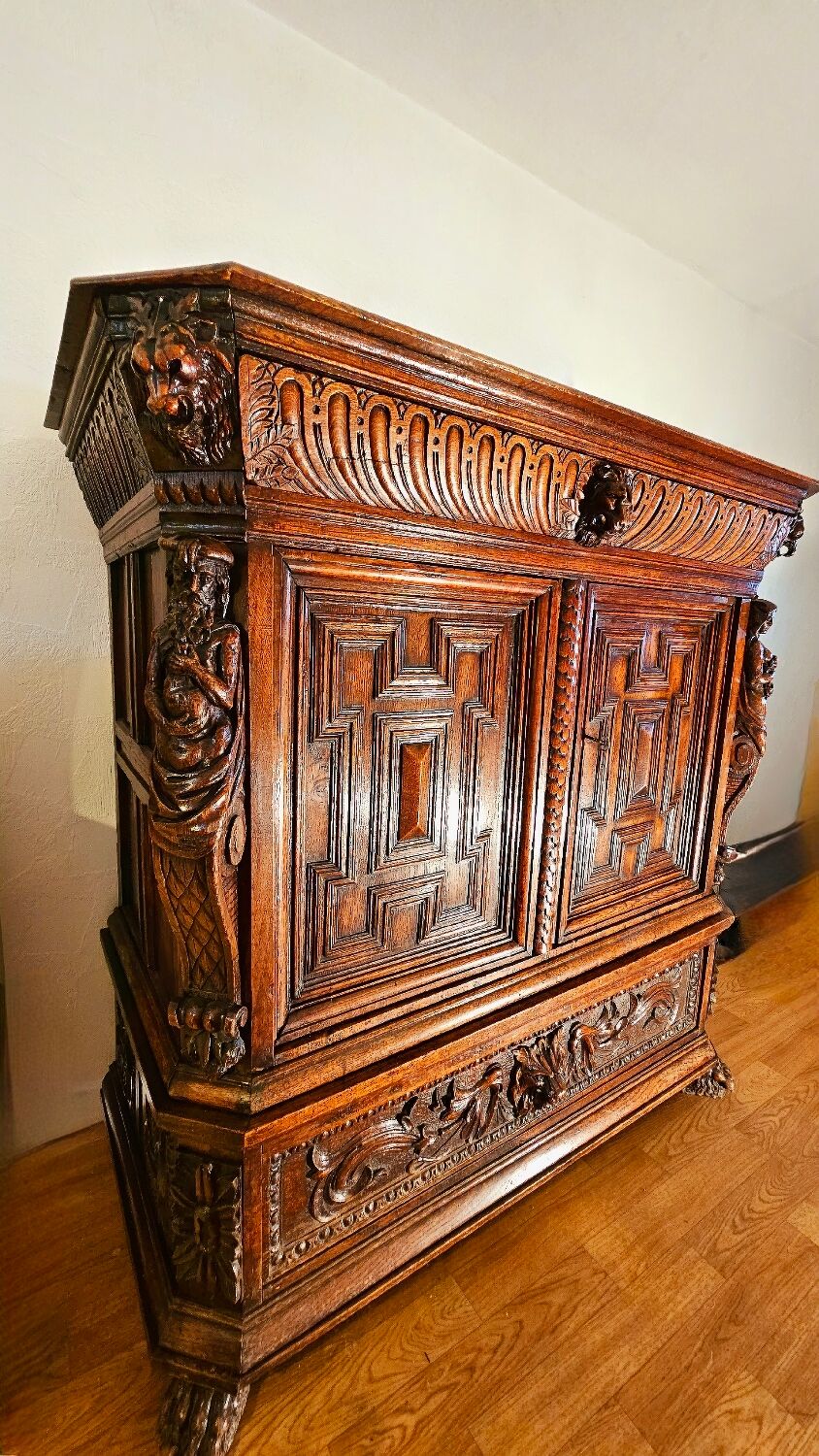Commode style Neo Renaissance de XIX siècle