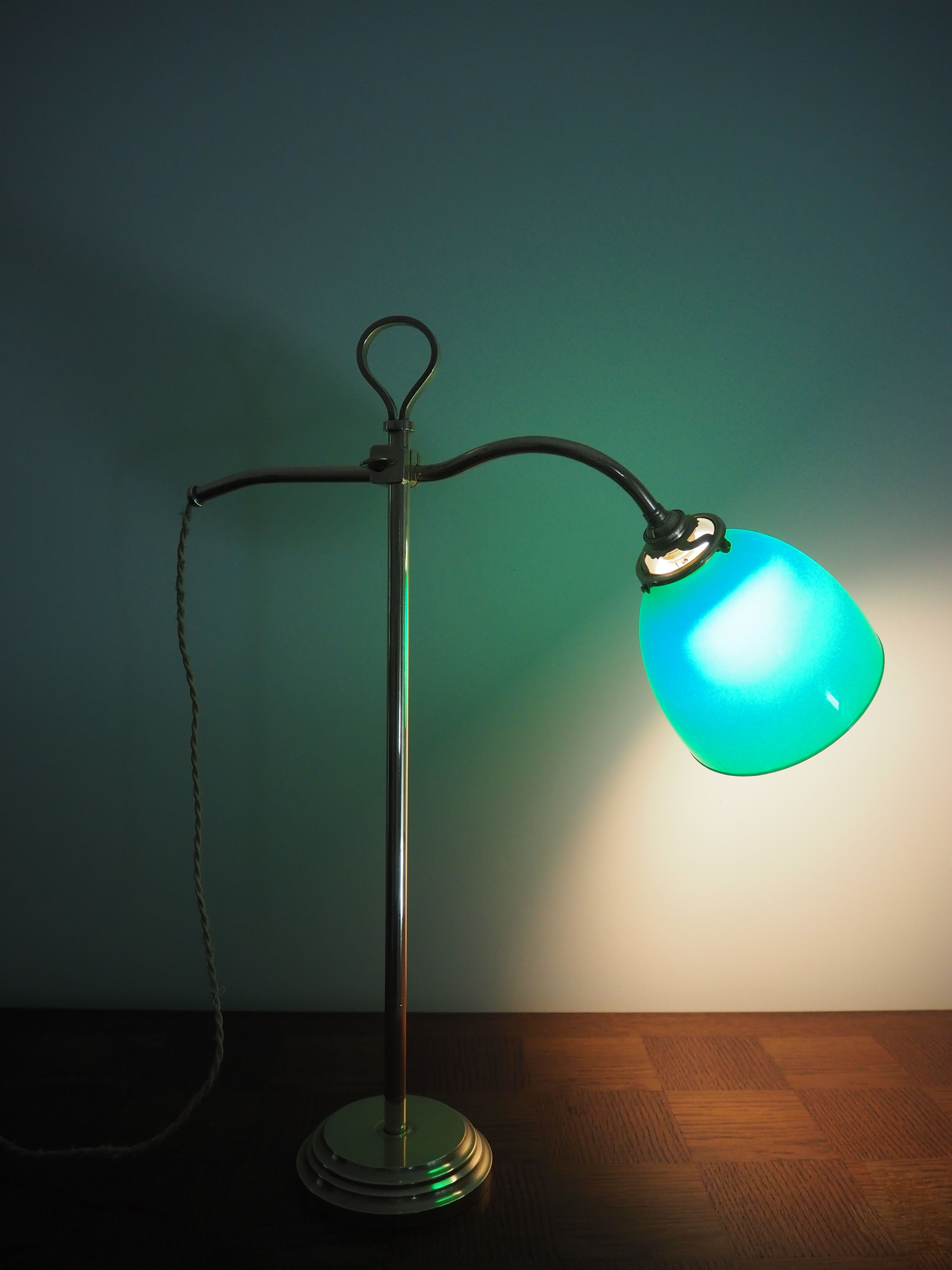Desk lamp in brass with a swan neck and green opaline glass.