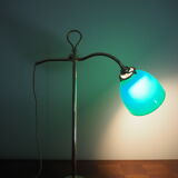 Lampe à poser de bureau en laiton col de cygne opaline verte