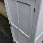 Armoire parisienne en bois blanc
