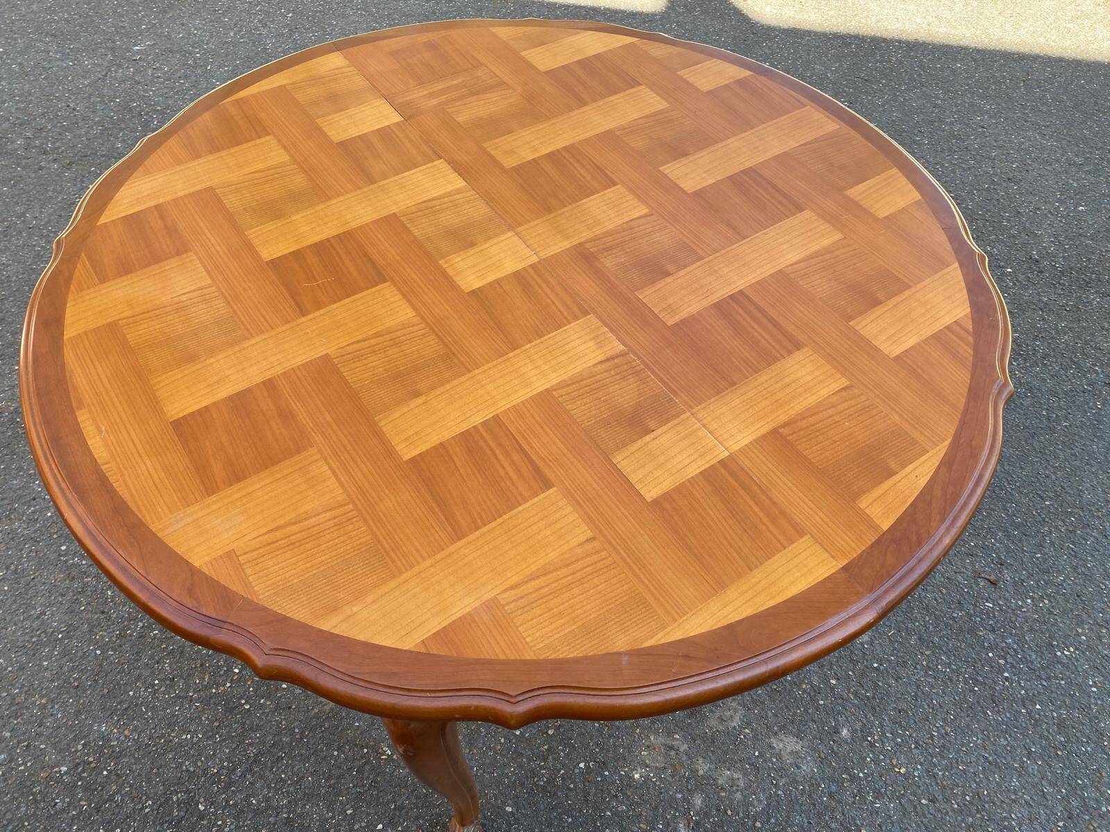 Louis XV oval extendable round table in solid wood and marquetry 160cm