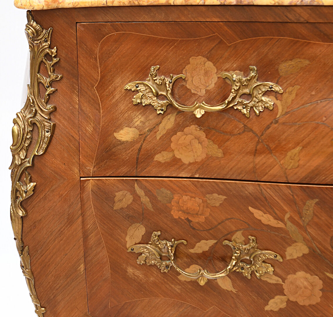 Commode de style Louis XV par Haentges Frères