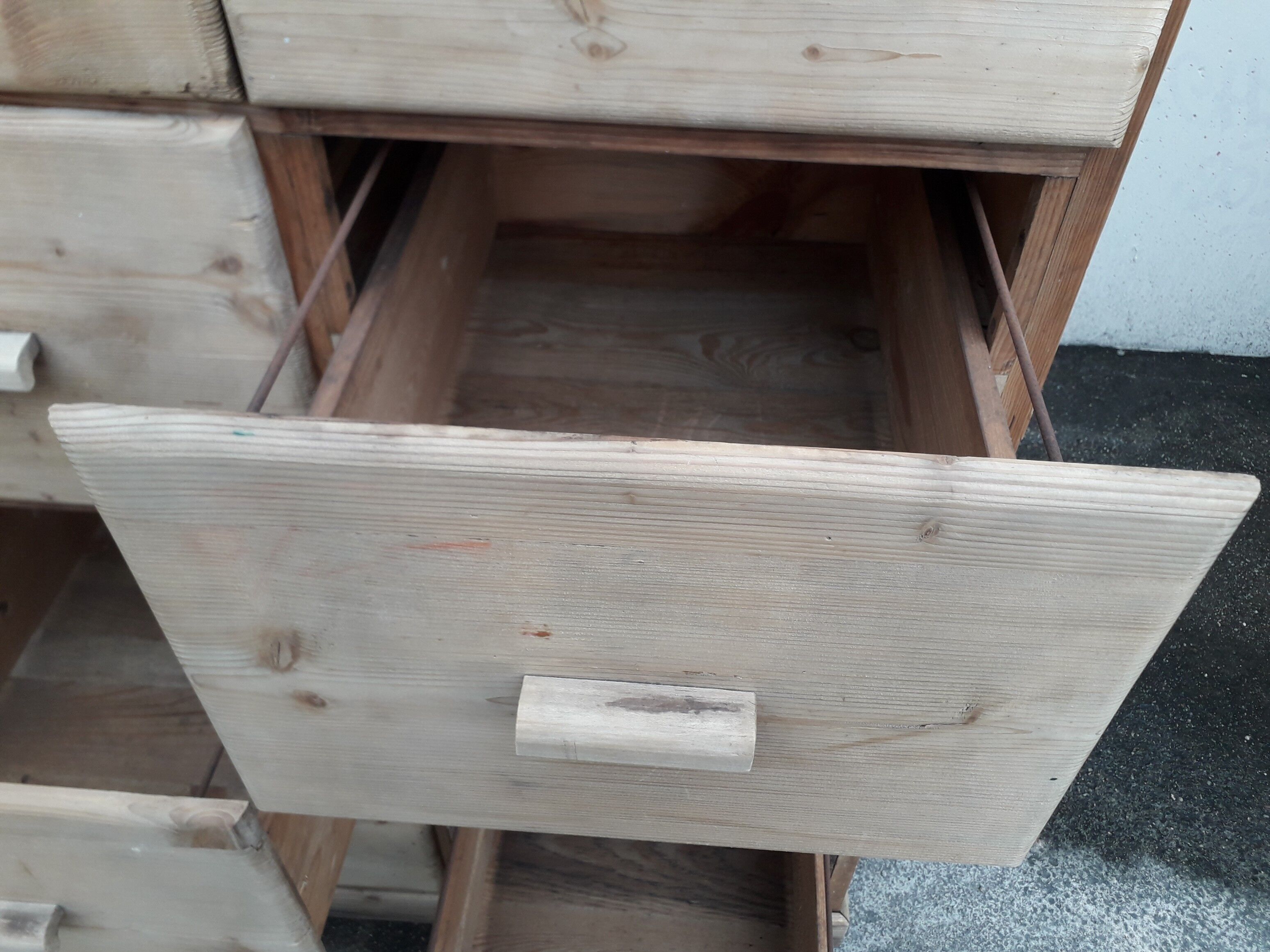 Trade cabinet with drawers