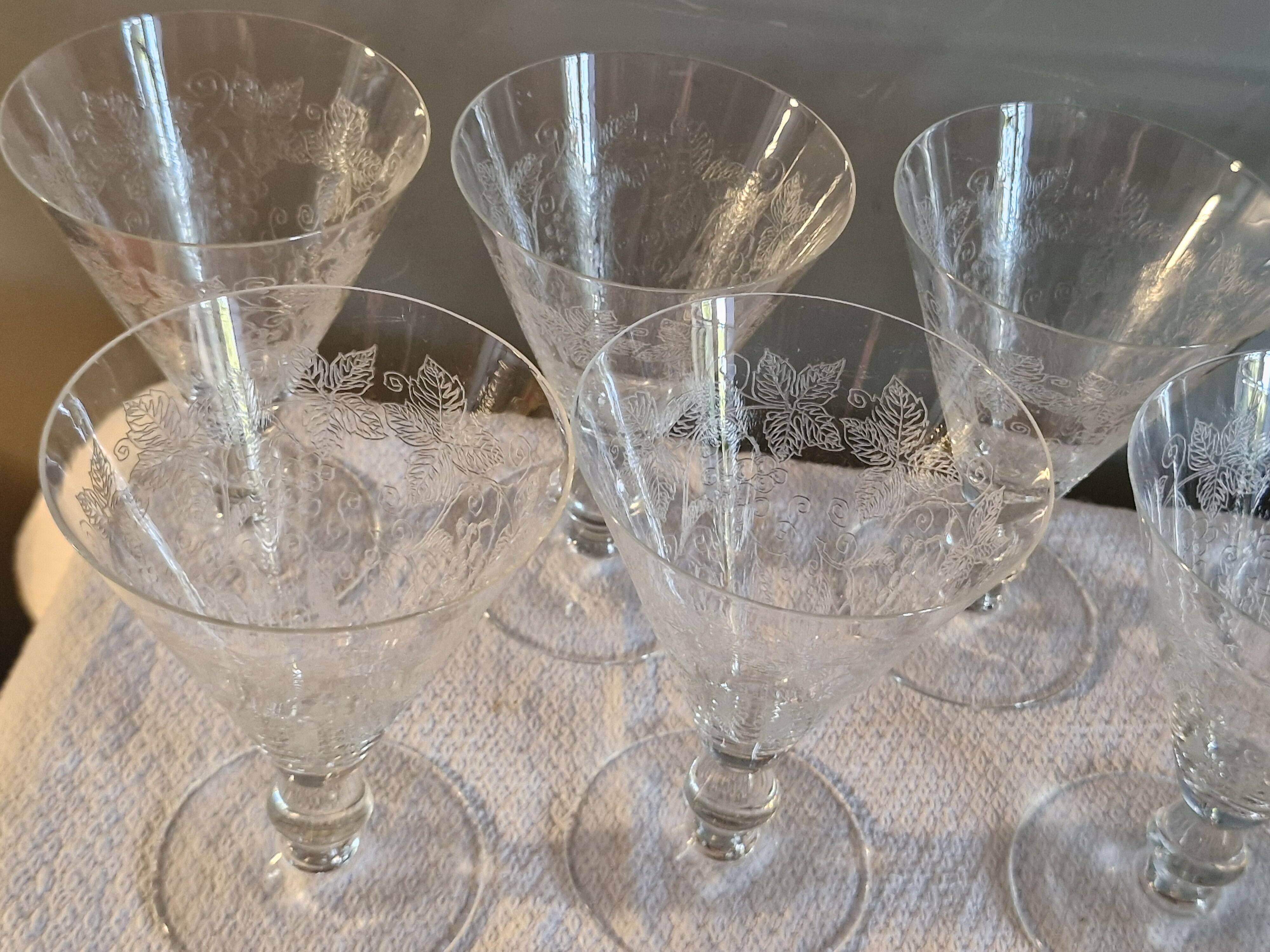 8 large Art Deco crystal glasses, grape clusters (+ 2 gifts)