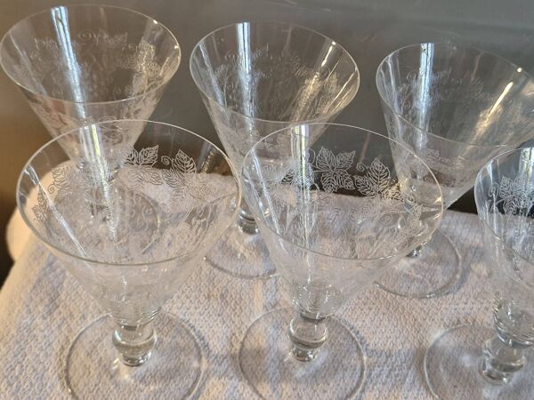 8 Grands verres en cristal Art Déco, grappes de raisin( + 2 KDO