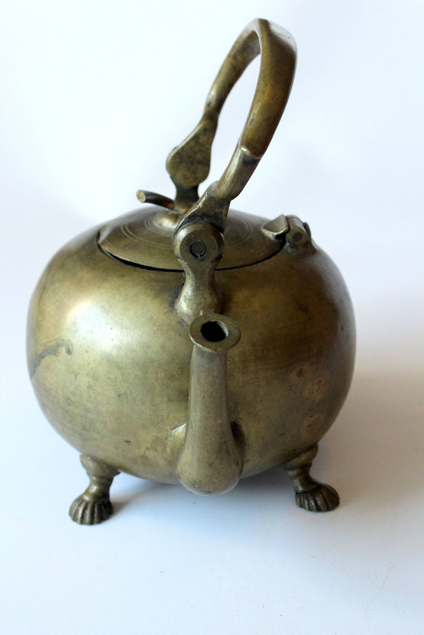 Théière vintage en bronze