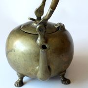 Théière vintage en bronze