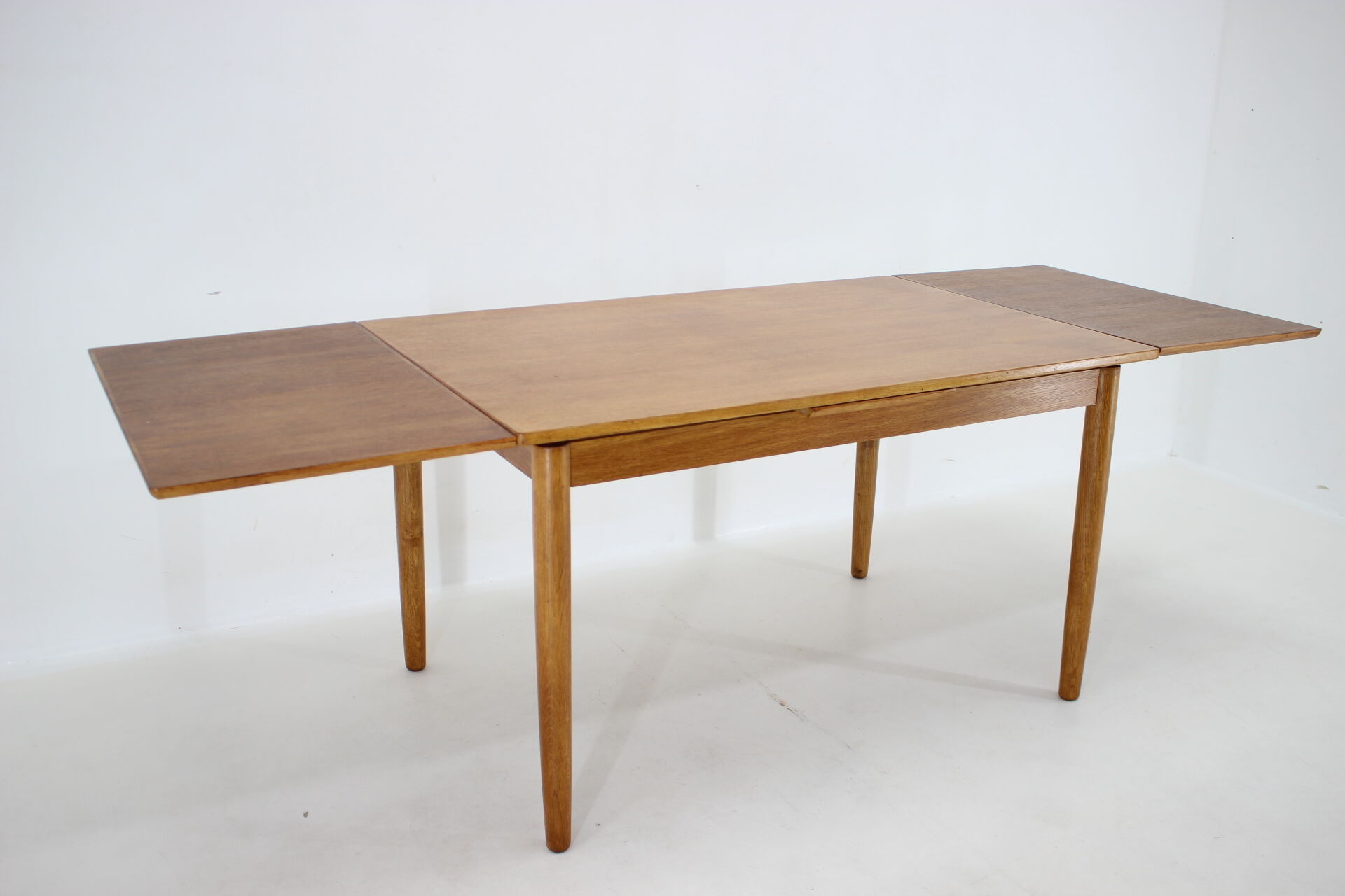 1960s Danish Extendable Dining Table in Oak