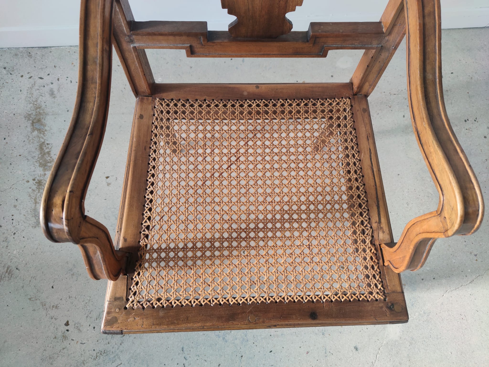 Fauteuil canné en bois naturel