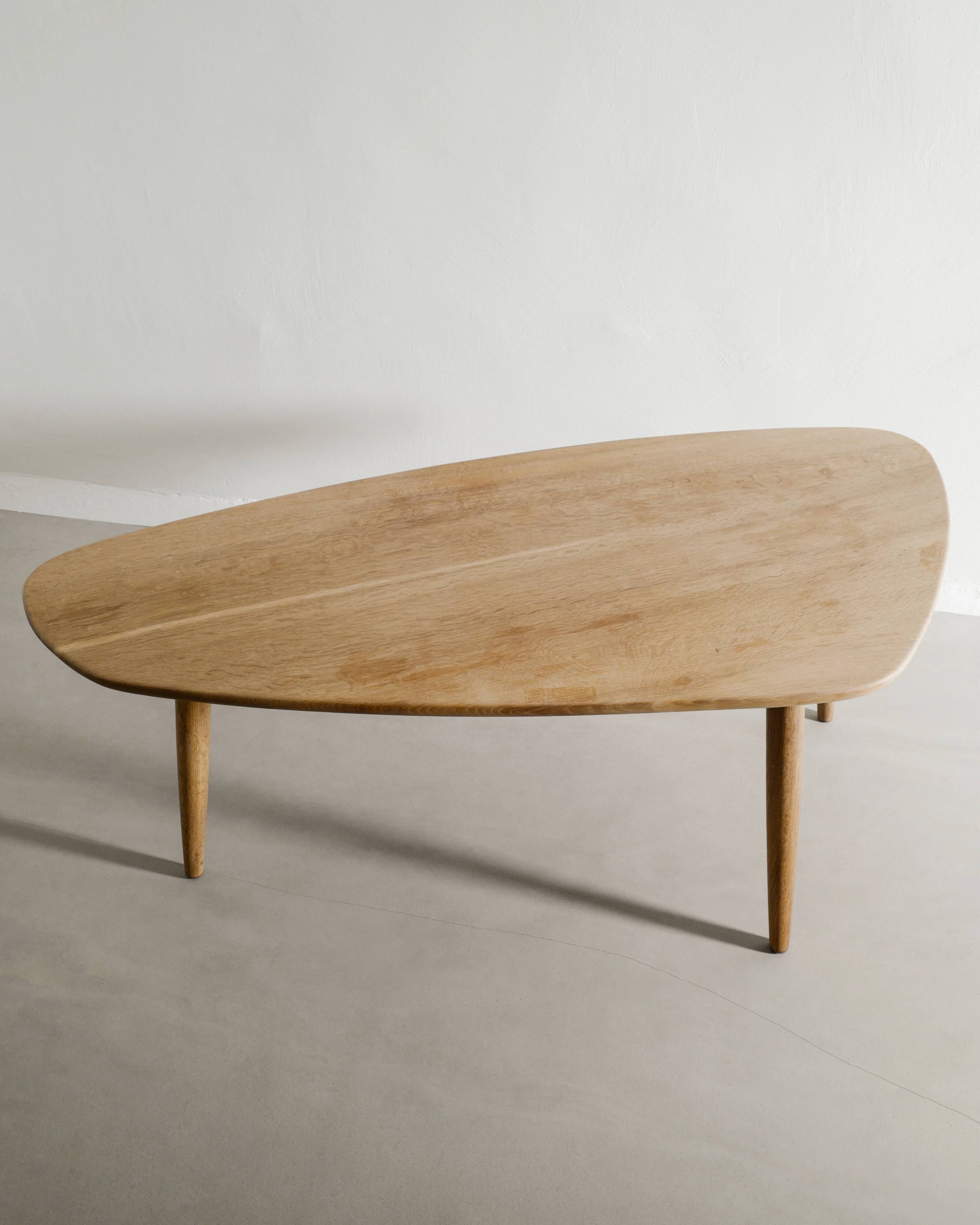 Vintage Danish Mid century Wooden Oval coffee table in Plain Oak, 1950s