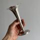 vase soliflore en métal argenté patiné