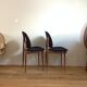 Chaises Pegases de Baumann retapissées tissu velours noir ras
