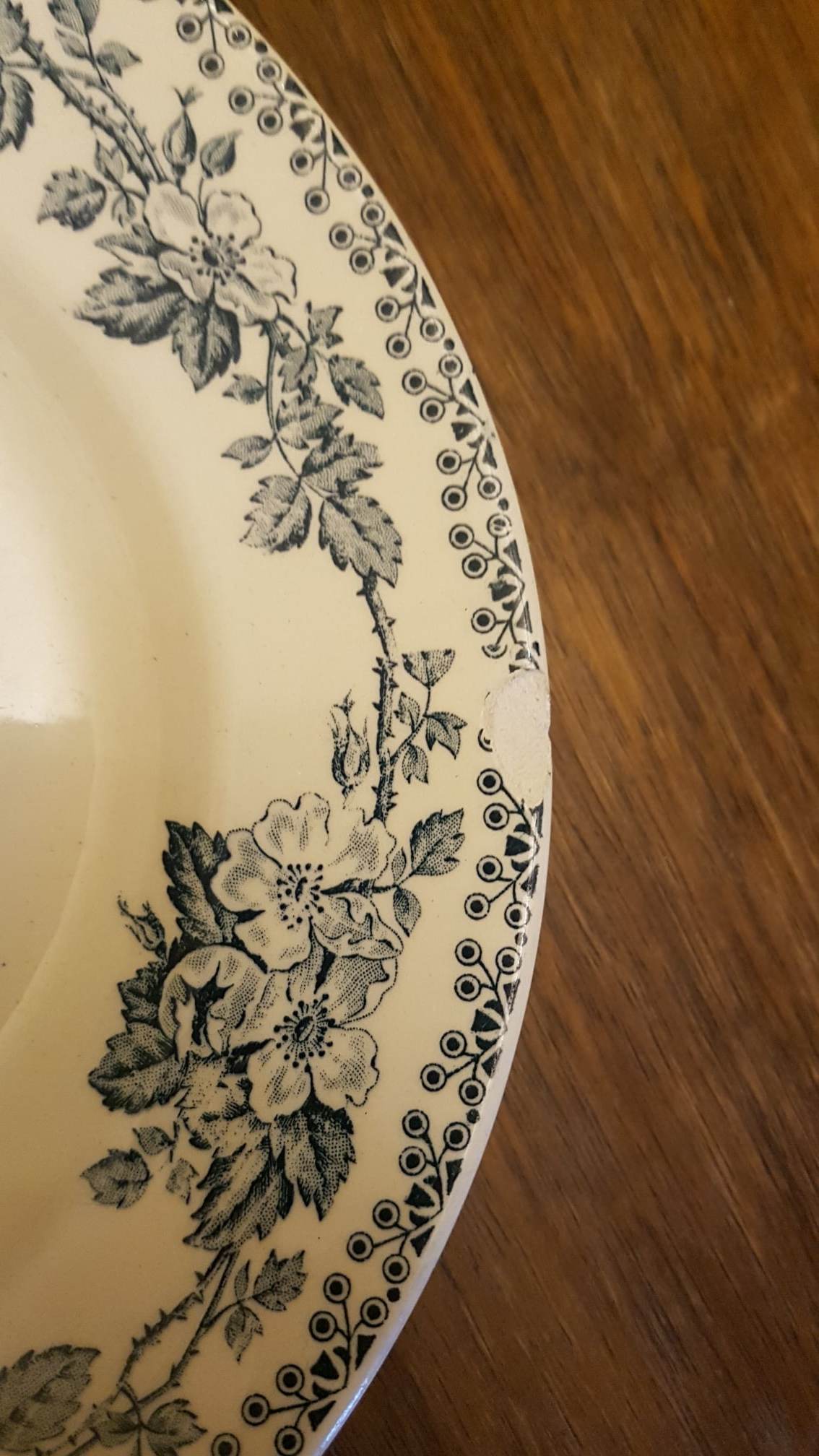 Plate in Iron Saint Amand & Hamage model Guadeloupe