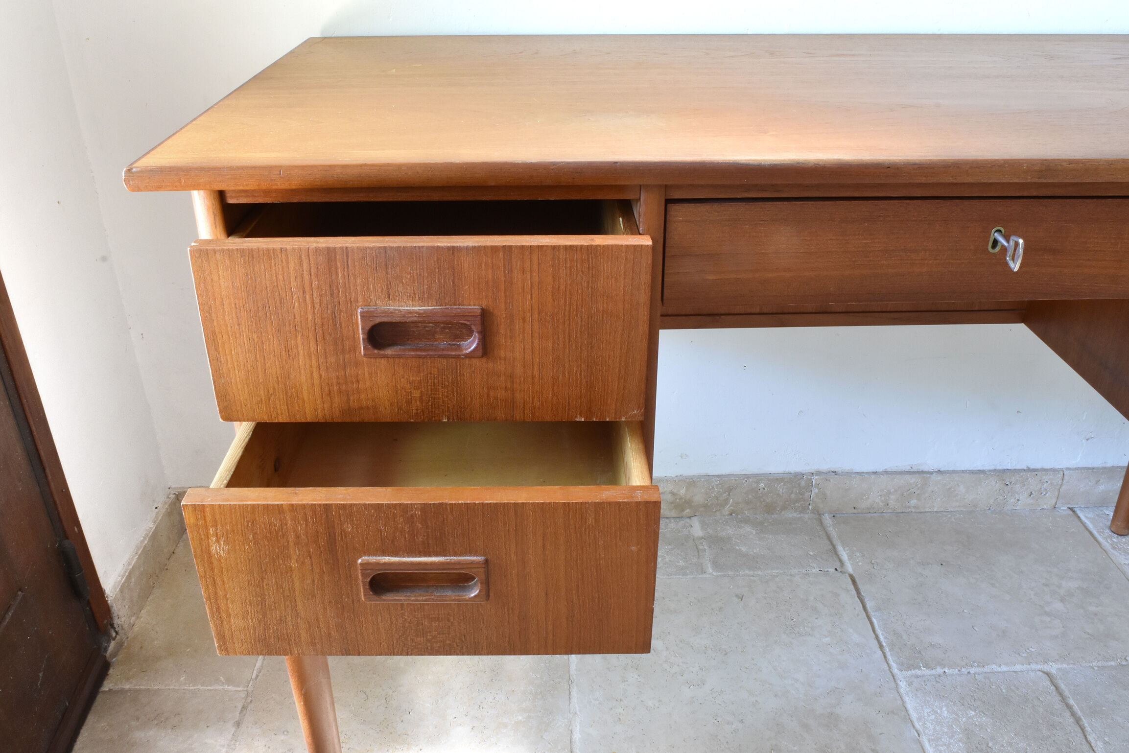 Scandinavian vintage office and chair - 60s