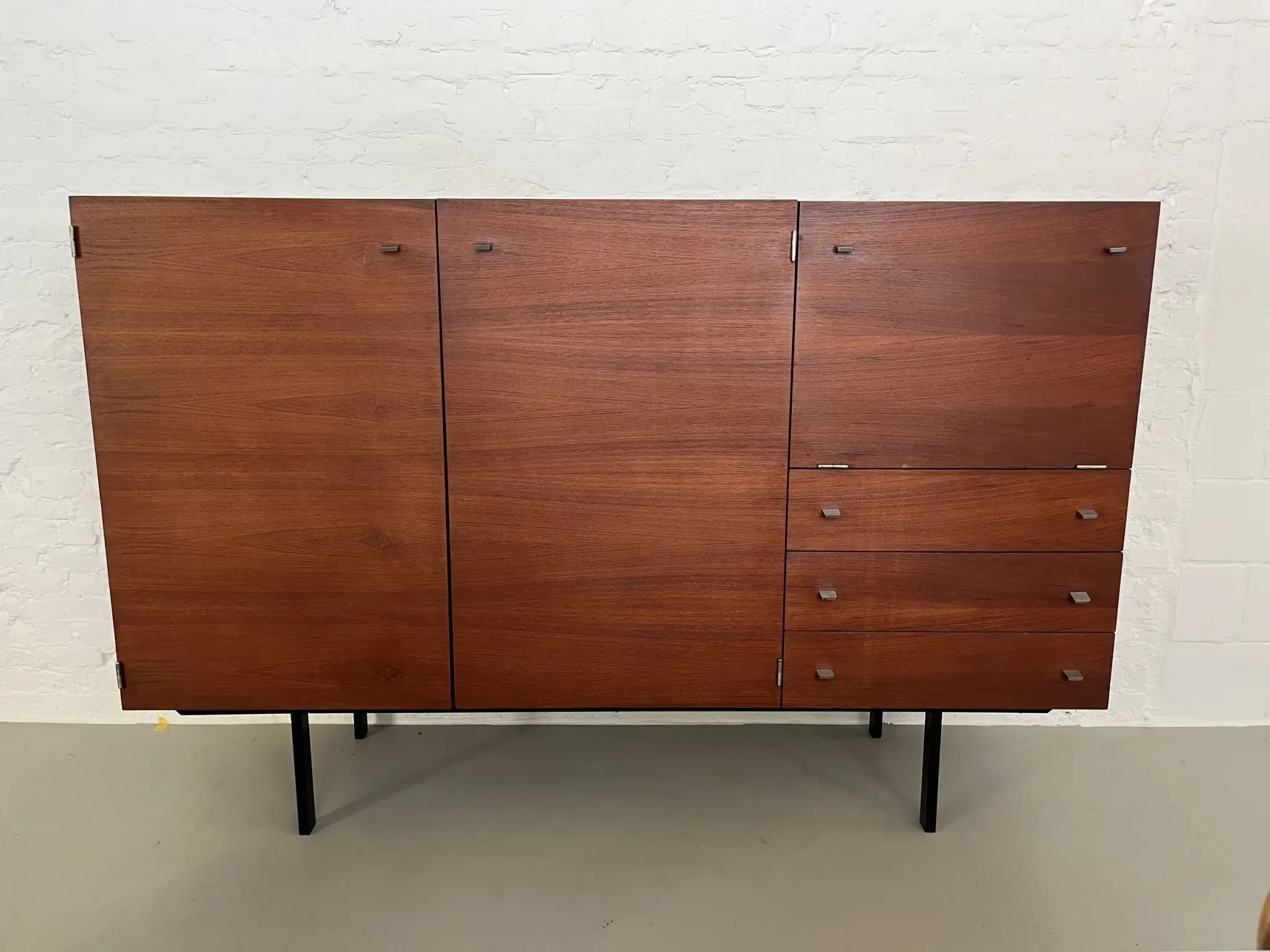 Buffet en teck par Pierre Guariche pour Meurop, 1961