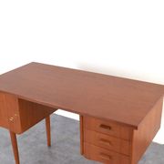 Bureau en teck danois des années 1960.