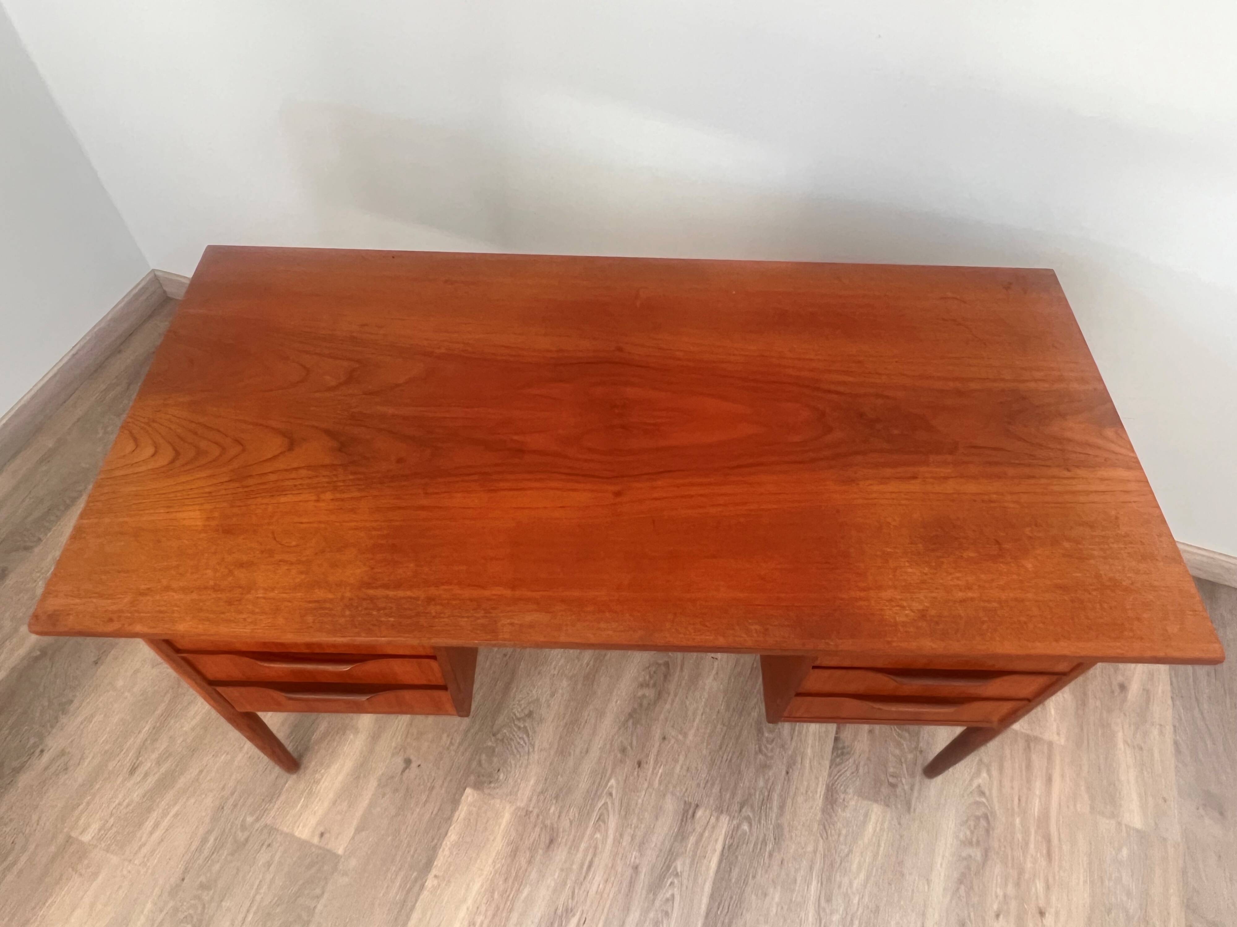 Scandinavian desk with 6 drawers from the 50s/60s