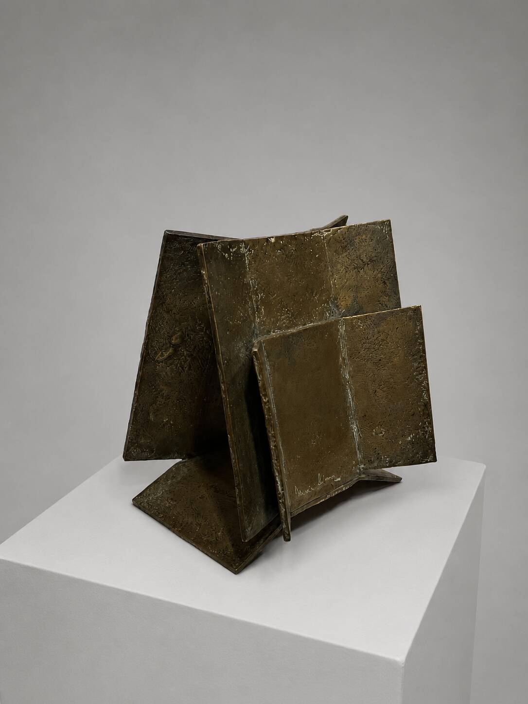 Modernist abstract bronze sculpture signed by María Simón Padrós.