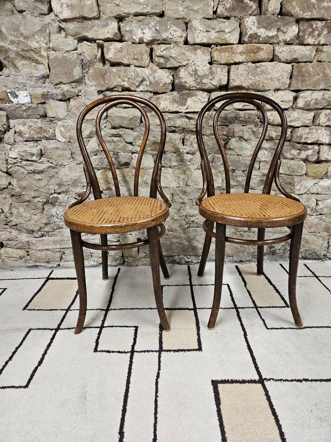 Pair of Thonet austria Nr 18 curved wood bistro chairs