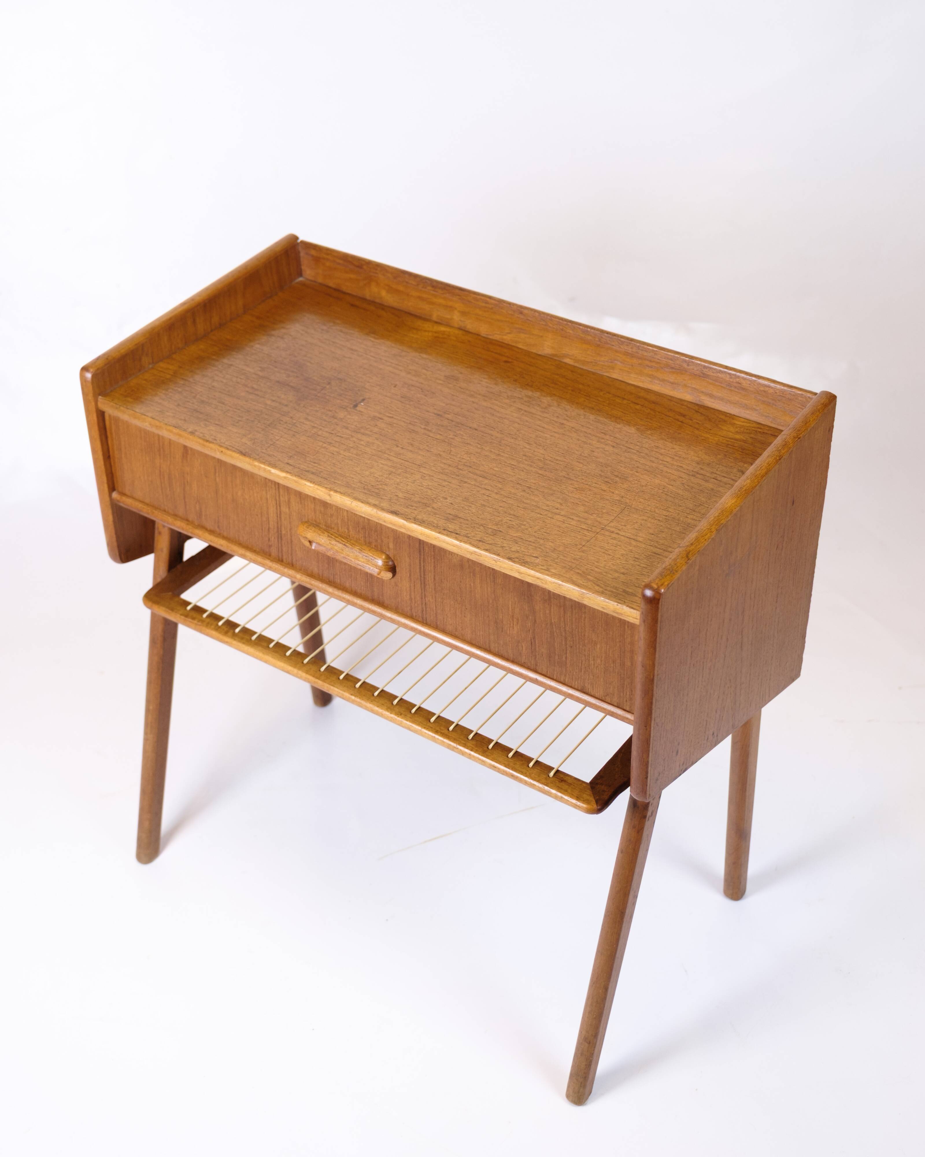 Table d'appoint / table de nuit - teck - tiroir - étagère en osier - 1960