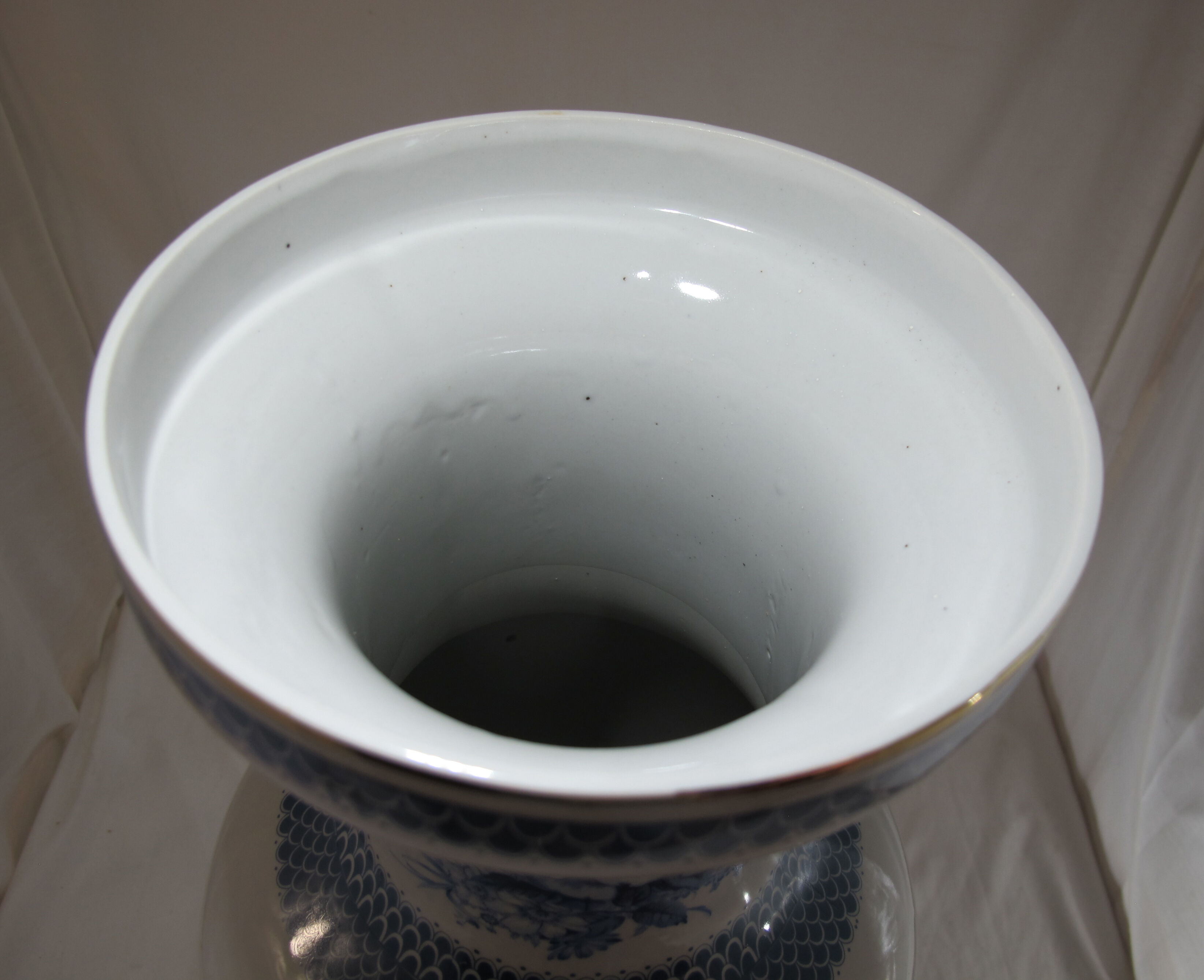 Chinese blue white vase