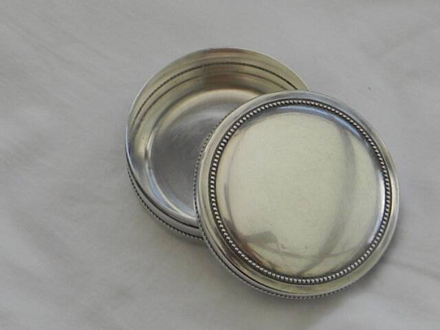 Small round silver metal box SNPA.