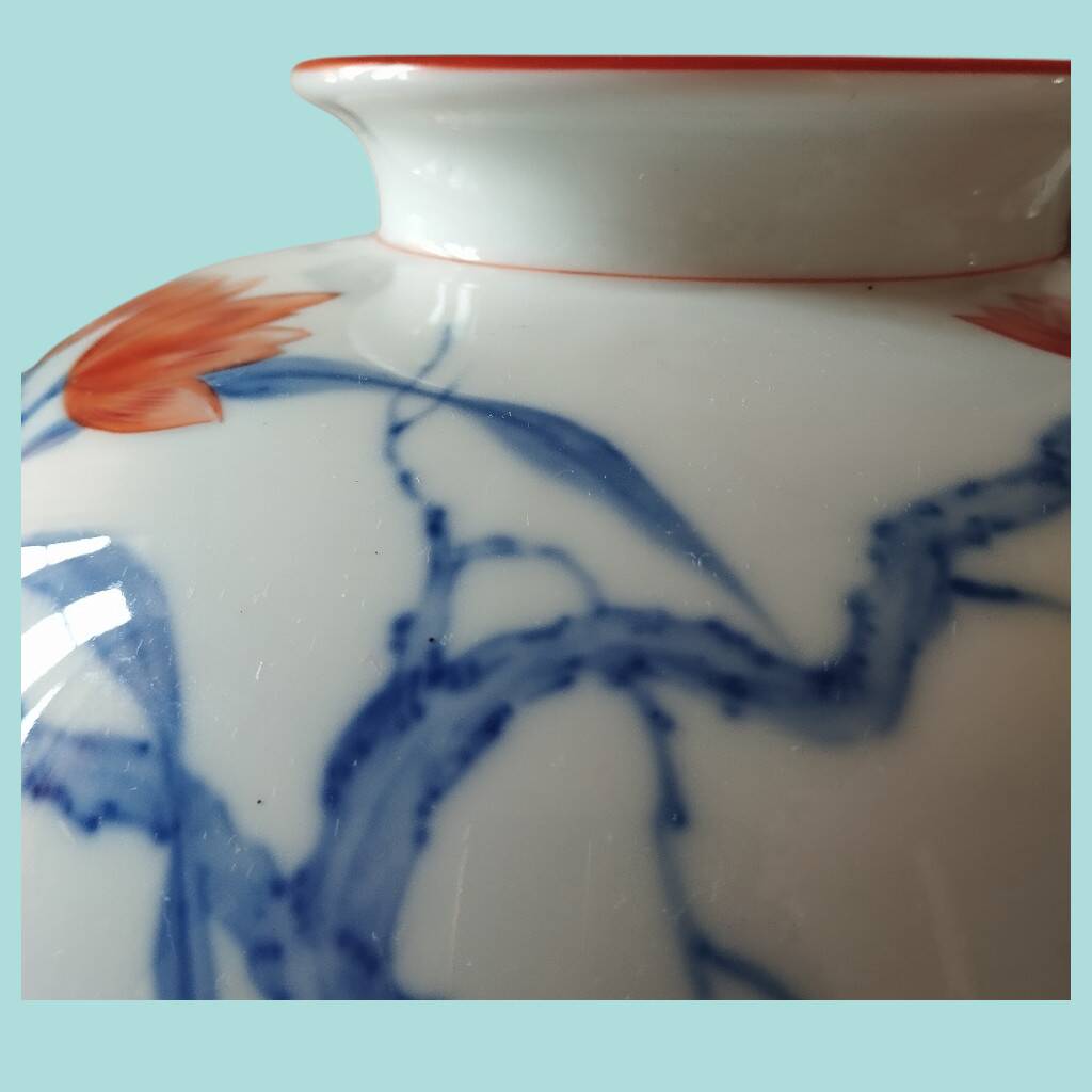Porcelain vase by Rosenthal, hand-painted and signed. 1936