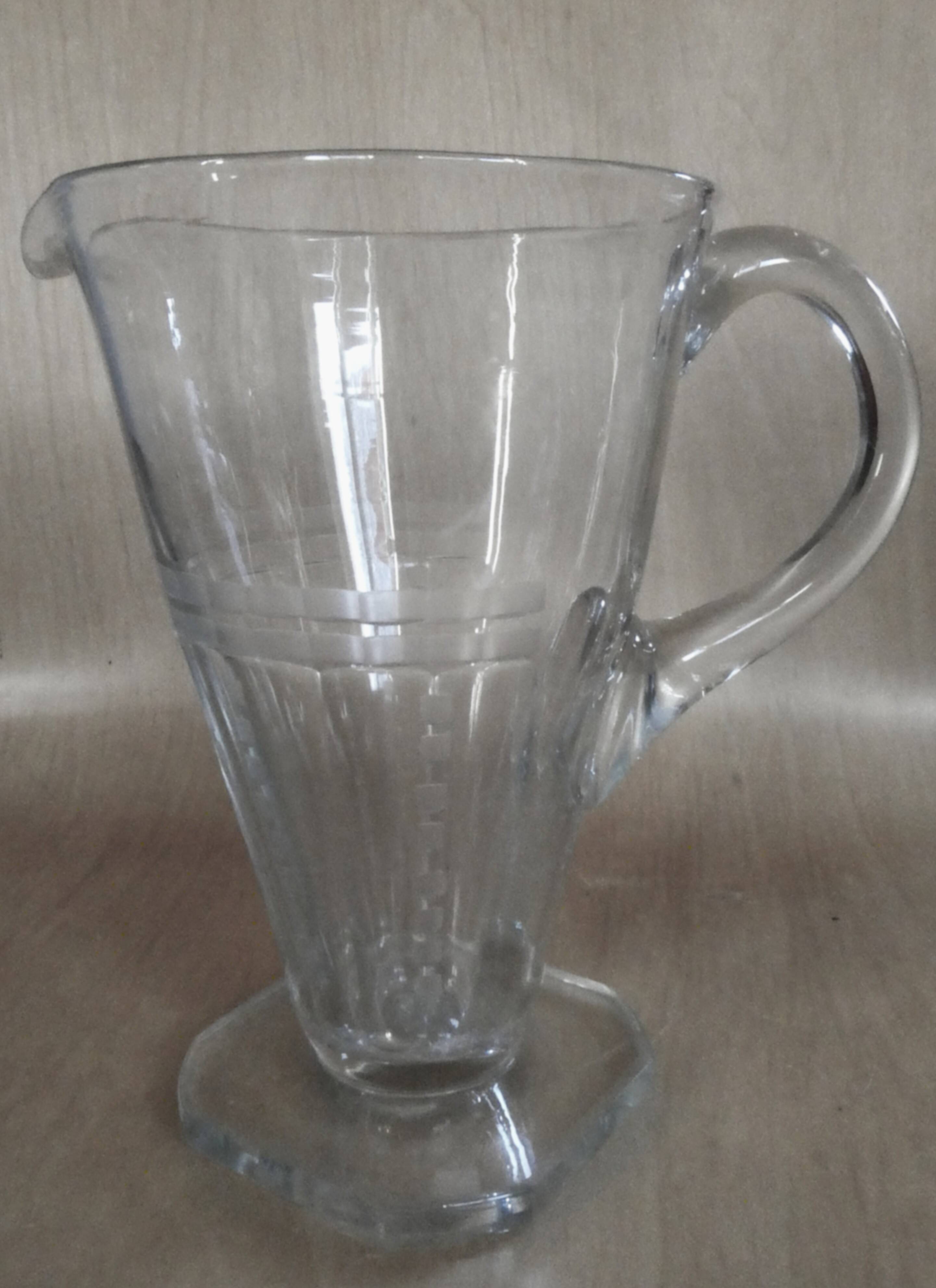 Aiguière Art déco en cristal, élégante et raffinée, au design géométrique