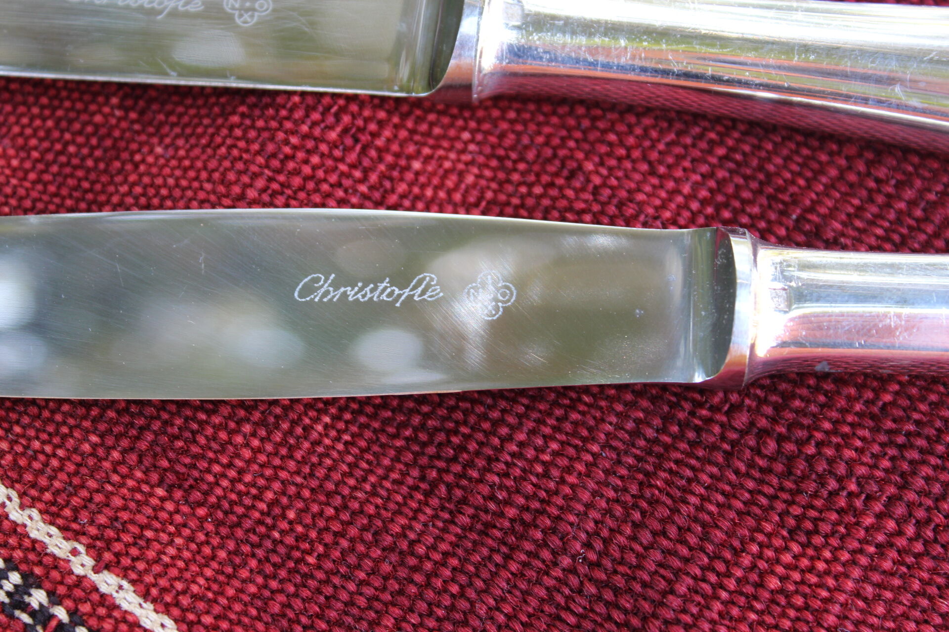 Christofle modele Dax 12 table knives and 12 dessert knives