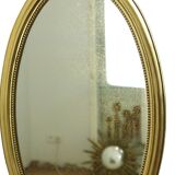 Miroir ovale classique doré à décor de ruban, France