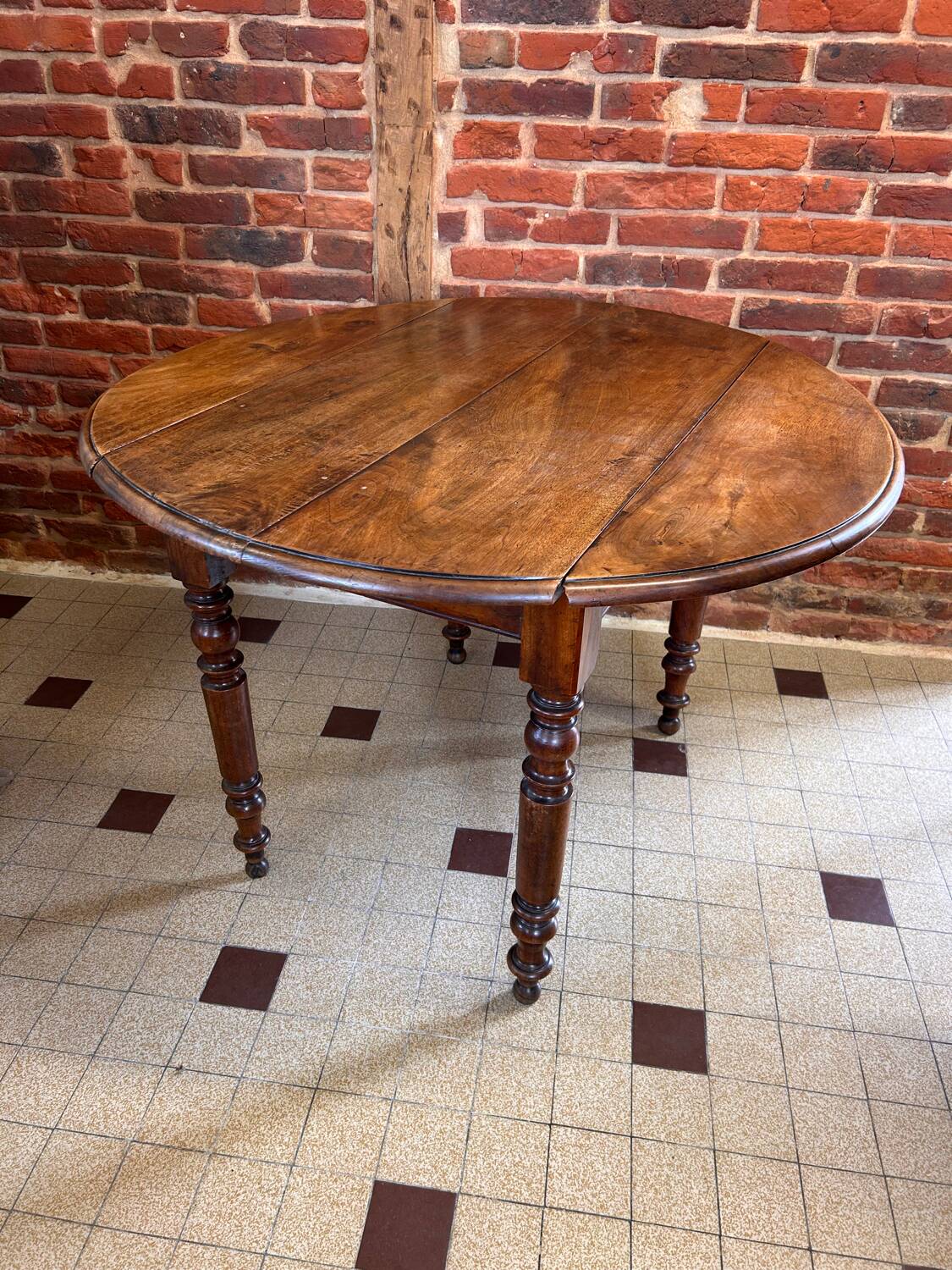 Jolie table ronde vintage