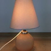 Lampe boule verre rose motif fleurs