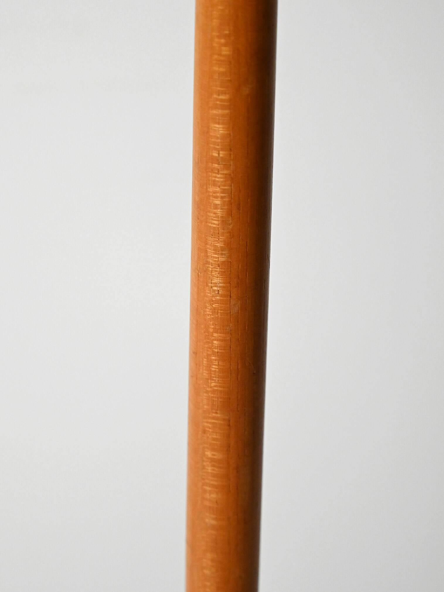 Lampadaire scandinave de style Mid-Century en chêne et métal