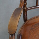 Chaise bistrot ancienne en bois avec accoudoirs