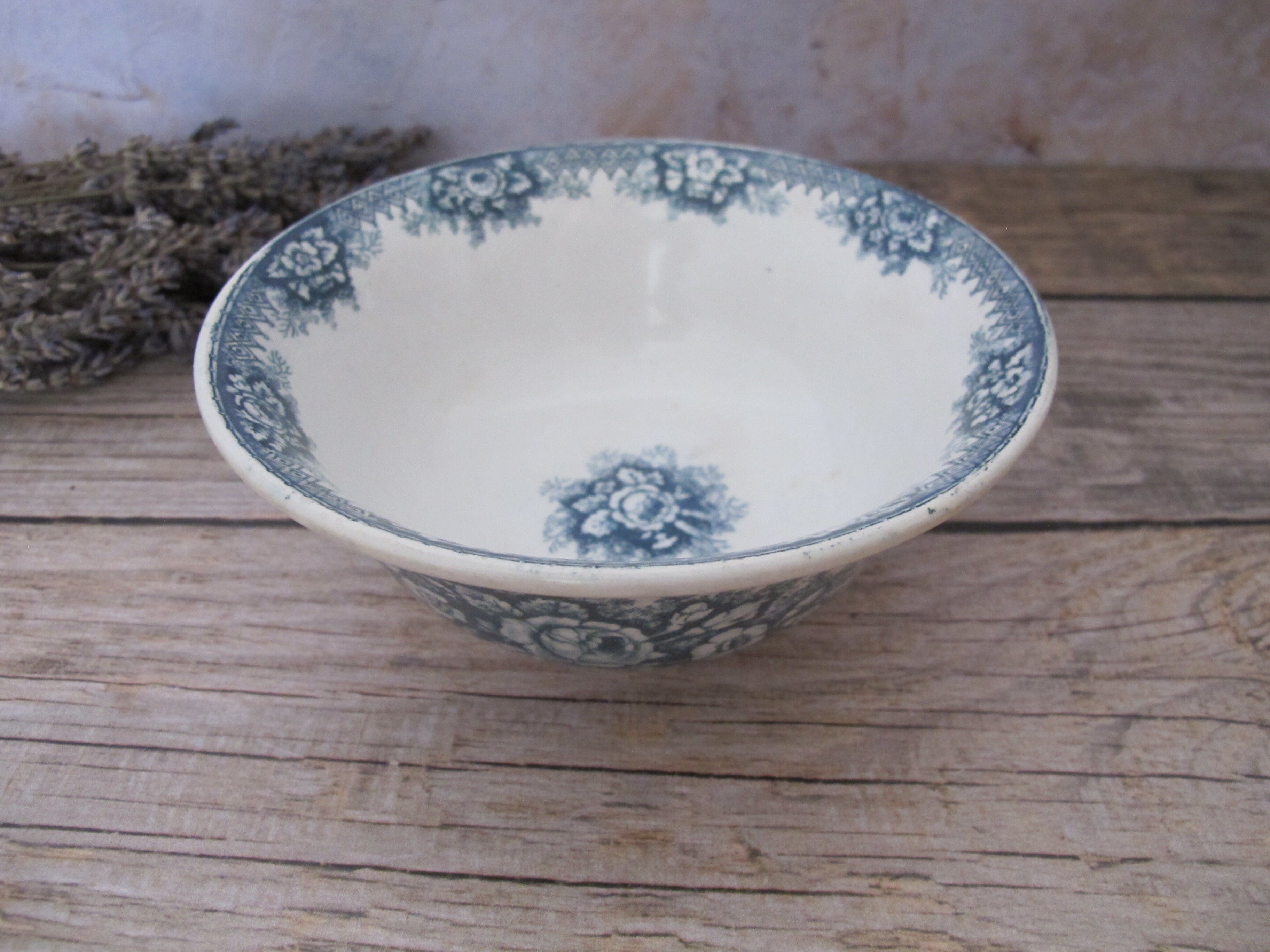 Small cut in iron earth