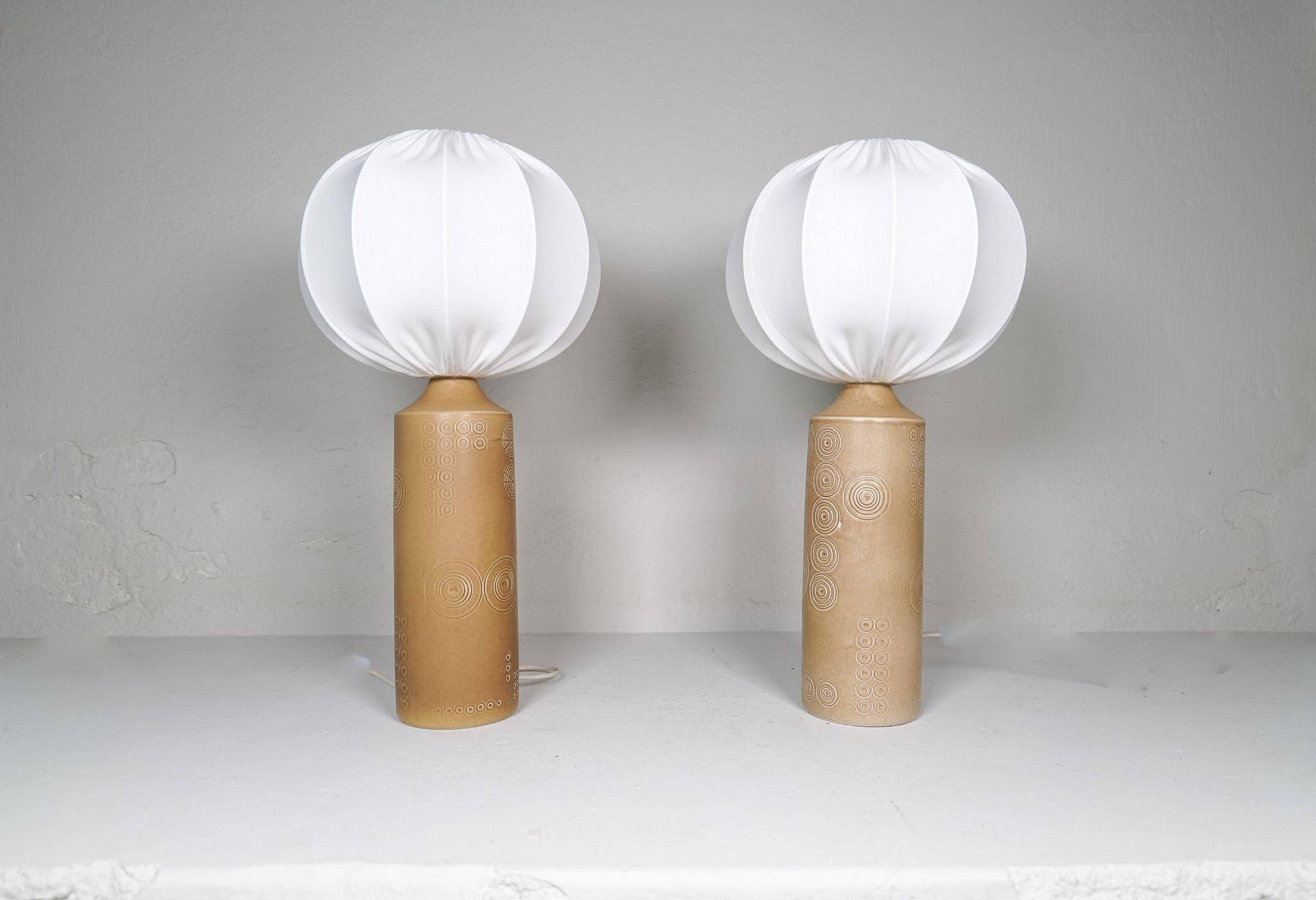 Pair of Midcentury porcelain lamps by Olle Alberius, Rorstrand, Sweden, 1960s.