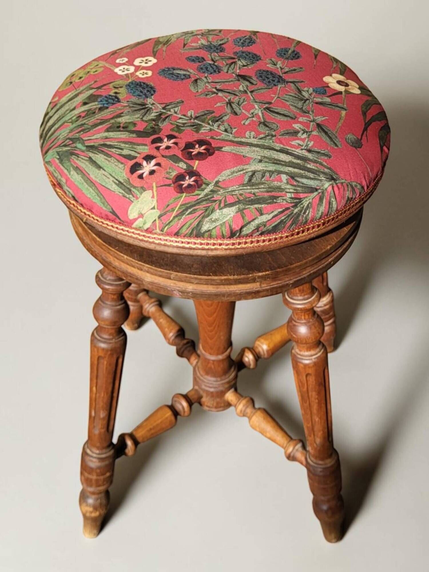Piano stool