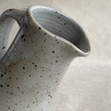 Pichet en grès vernissé beige moucheté